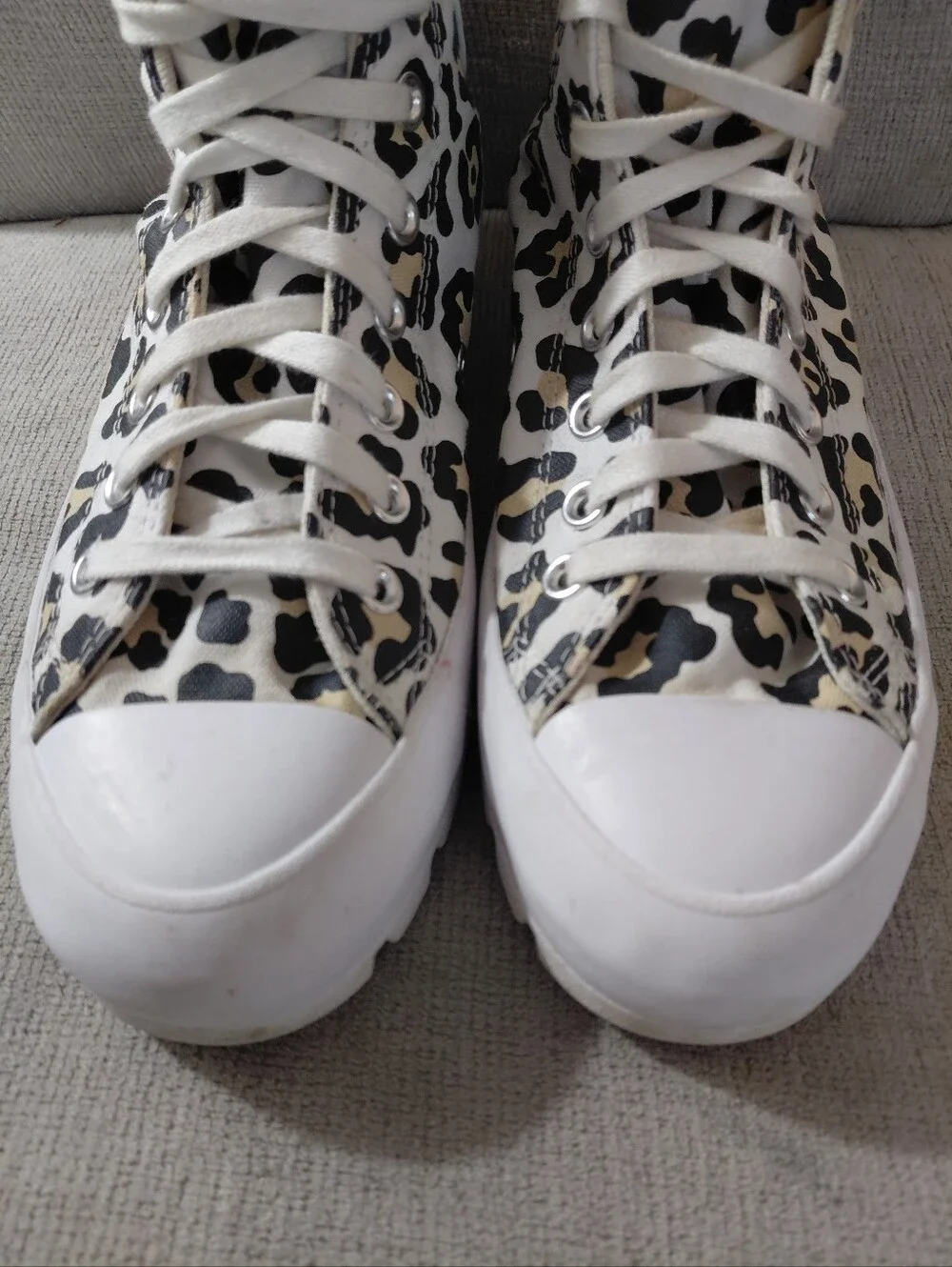 Converse All Star Leapord High Top Lug Sole Sneakers Women's Size 9